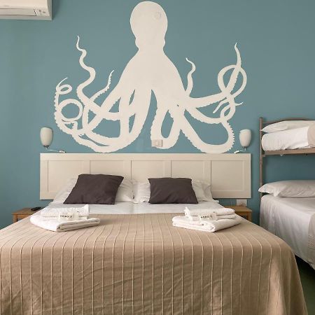 Hotel Aloha Чезенатико Екстериор снимка