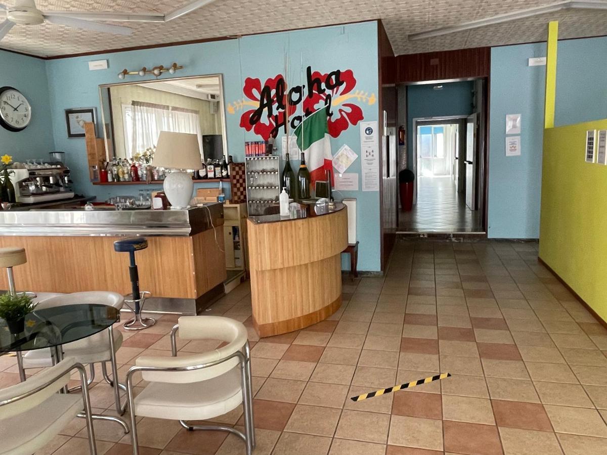 Hotel Aloha Чезенатико Екстериор снимка
