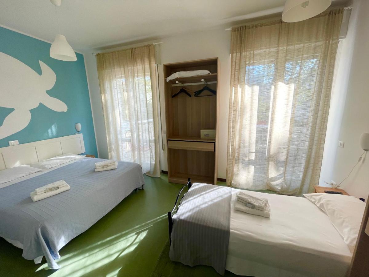 Hotel Aloha Чезенатико Екстериор снимка
