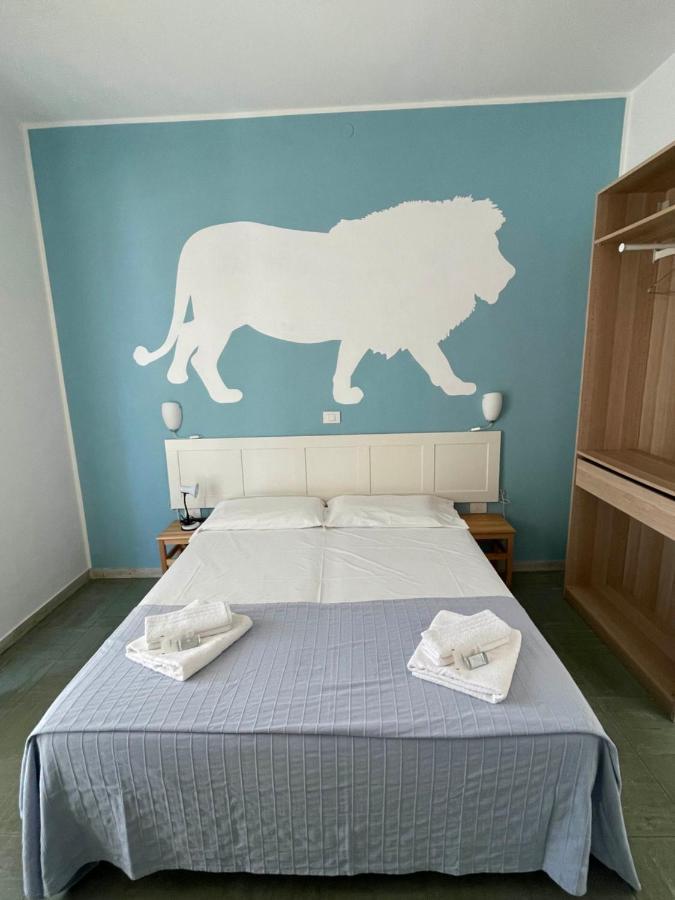 Hotel Aloha Чезенатико Екстериор снимка