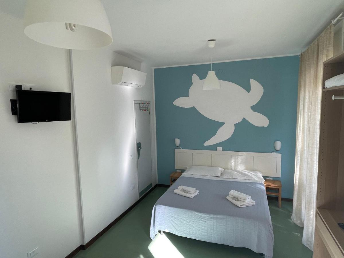 Hotel Aloha Чезенатико Екстериор снимка