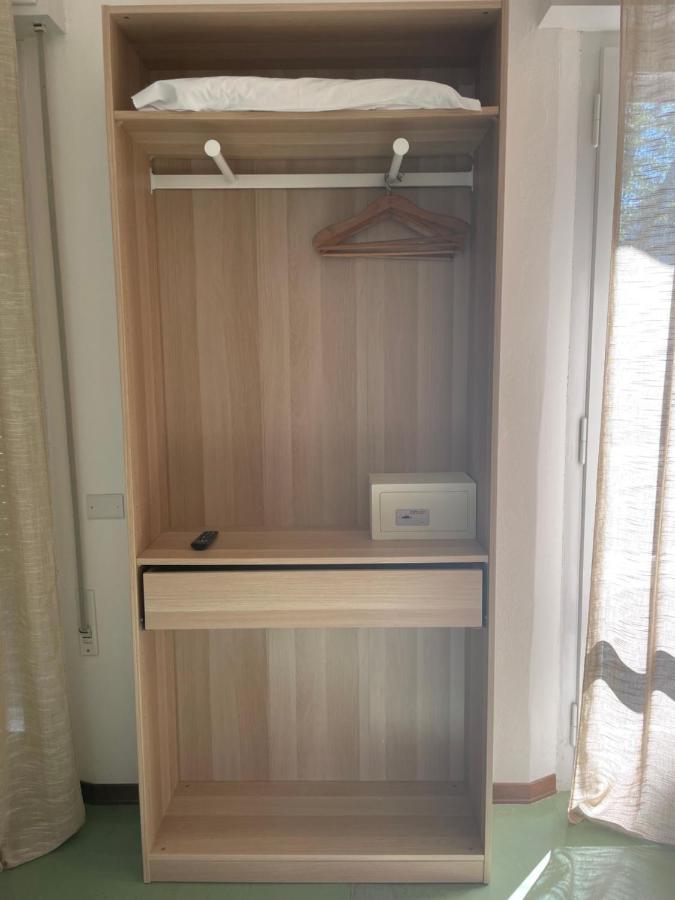 Hotel Aloha Чезенатико Екстериор снимка