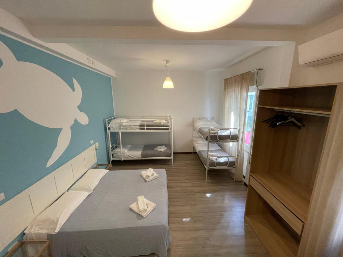 Hotel Aloha Чезенатико Екстериор снимка