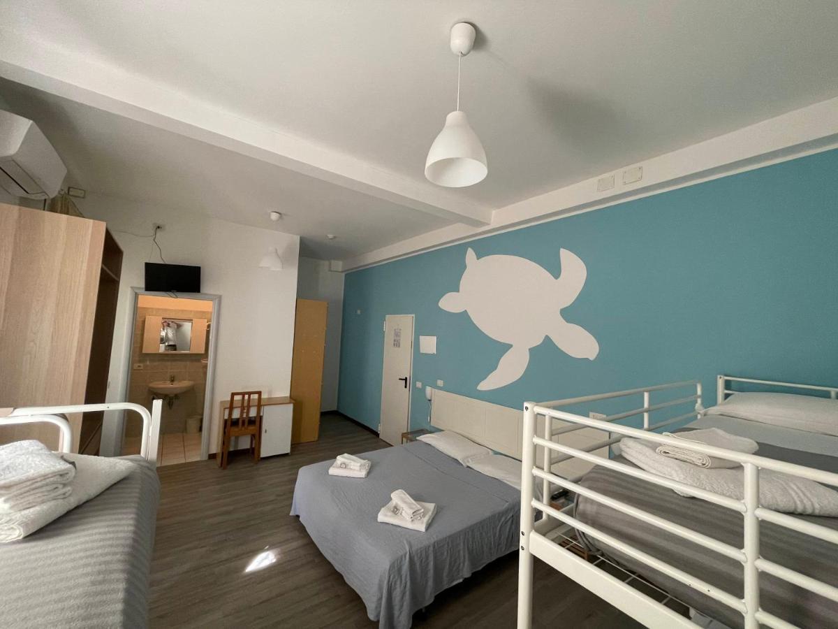 Hotel Aloha Чезенатико Екстериор снимка