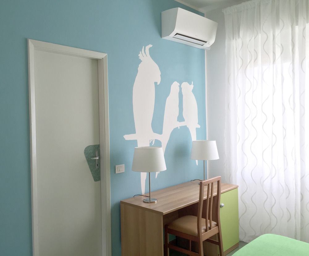 Hotel Aloha Чезенатико Екстериор снимка